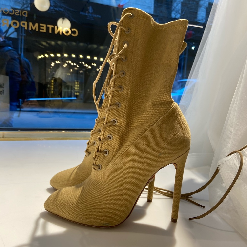 Classic Yeezy Lace Heel Boots - Picture 2 of 3